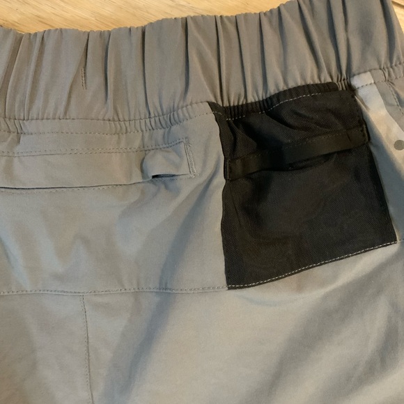 Saucing men’s layered compression workout shorts. Size M - Picture 4 of 5